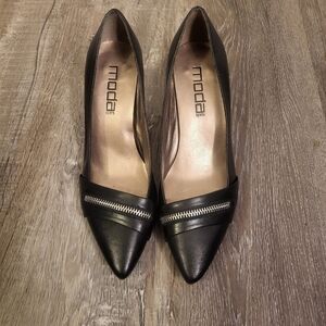 Moda spana Black heels size 7.5 with zipper embellishment